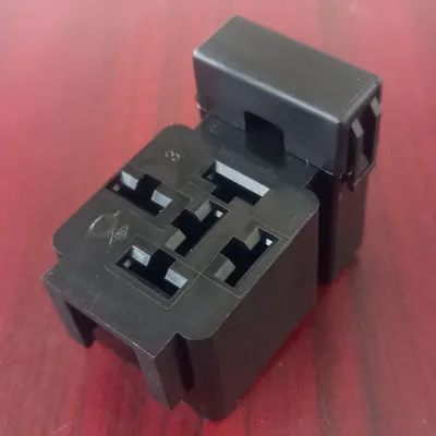 Soket Rumah Relay + Socket Sikring Gandeng Tanpa Skun 5 / 4 Kaki