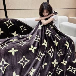 Blanket Summer Blanket Thin Lightweight Airline Blanket Milk Velvet Office Sofa Nap Blanket Quilt Summer LZD