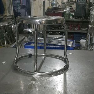 Ghế  inox 4 chân kiếng vòng tròn  cao lên mặt ghế là 30cm  gồm có 2 loại :  inox 201 và inox 304