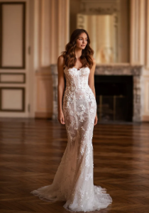 Elegant Fish silhouette Mermaid Sleeveless Sweetheart corset Open back Appliques with sequin Sweep train wedding dress