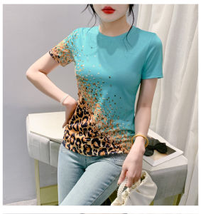 AMMIN เสื้อยืดแขนสั้นลายเสือดาวให้ตำแหน่งฤดูร้อนแฟชั่น2024ของผู้หญิงสไตล์เกาหลีคอกลมวินเทจปักเลื่อมรีดละเอียดอ่อนลำลองขนาดใหญ่พิเศษเสื้อหรูหรา