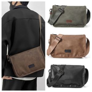 MECOME หนัง PU นุ่ม กระเป๋าสะพายข้าง ความจุสูง สายรัดปรับได้ กระเป๋าสะพายไหล่สไตล์เรโทร แฟชั่น ทนทาน ใช้ในชีวิตประจำวัน