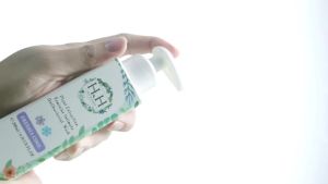 HH Feminine Care Antibacterial Cleansing Wash-pH Balanced-Itchiness-Bad Odor-Smell-sensitive (200ml)