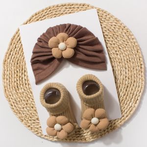 THANKSKY หมวกกันหนาว ดอกไม้ใหญ่หวาน ชุดหมวกและถุงเท้าเด็ก สะดวกสบาย ถักนุ่ม ผ้าโพกหัวเด็กเล็ก คุณภาพสูง ไม่ลื่น ชุดถุงเท้าสำหรับทารก ของขวัญสำหรับทารกแรกเกิด