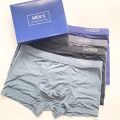 Bộ 4 quần sịp đùi nam MENS với các lỗ thông hơi tạo cảm giác thoải mái, thoáng mát khi mặc. 