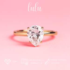 Lulu Moissanite Jewelry - Perhiasan Wanita Cincin Solitaire Berlian Moissanite 1 Carat Lapis Emas 18K - Amy Classic Solitaire Pear Cut Moissanite Ring 1CT/2CT Sertifikat GRA