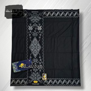 Sarung Wadimor Hitam Batik Gold