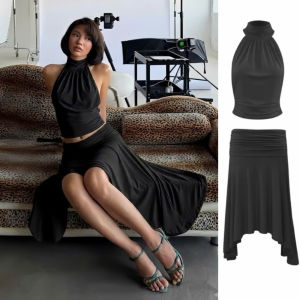 Set đồ nữ quyến rũ gồm áo cổ yếm nhún cao dáng ôm phối chân váy lửng cạp trễ lệch tà