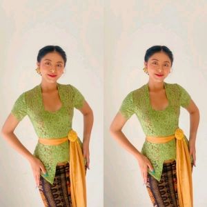 Kebaya Sofia Pendek Tumpuk