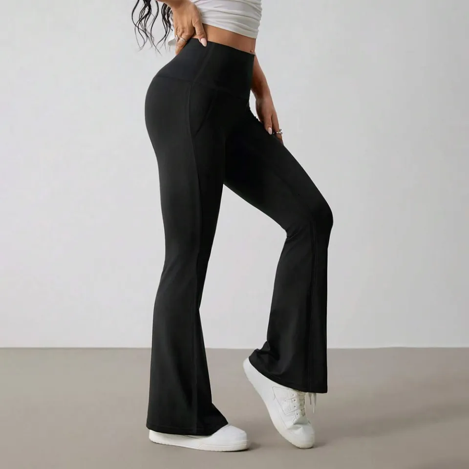 Mening sevgilimning eshagiga kiritilgan Straponlar va tukli mushuklar bilan busty lezbiyenler