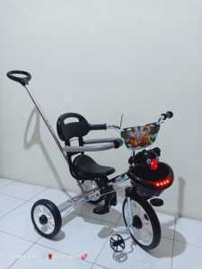 Sepeda Anak Roda Tiga Baby Tricycle PMB BMX 723 Safari Dorongan Musik dan Pengaman Nikel Safari Roda Karet Tongkat Kemudi Sandaran Pengaman