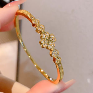 สร้อยข้อมือแฟชั่นผู้หญิงเทรนด์ใหม่รักสร้อยข้อมือโคลเวอร์สี่ใบหรูหราเบาสร้อยข้อมือระดับไฮเอนด์