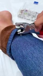 Kìm Bấm Cúc Quần Áo Đa Năng Kèm 100 CúcKìm Bấm Khuy Quần Áo Nhỏ Gọn nhanh chóng Tiện Dụng Vuadienmay