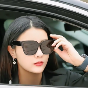 Square Frame Sunglasses Trendy Stylish Sun Glasses Sleeks Protective Eyewears for Holiday Trip and Outdoor