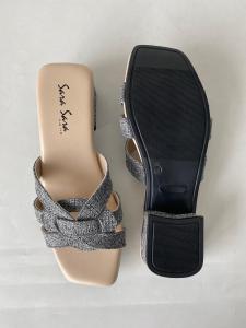 Sara Sara Evelyn Sandal Selop Wanita Elegan Hak Tahu 4cm dengan Motif Eksklusif - Warna Navy/Abu-abu