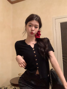 Atasan Wanita Dewasa Import Knit Lidi Variasi 6 Kancing Kerah V Lengan Pendek Kekinian