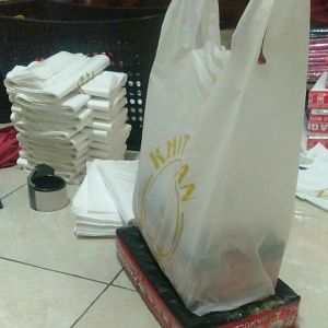 Kantong plastik khitanan ukuran 28x48 isi 25lbr/pack