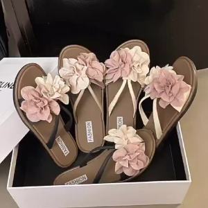 [Free Shipping] New double-flower sandals for women suitable for pairing with skirts for outdoor wear in summer offering a high-end feel beach slippers