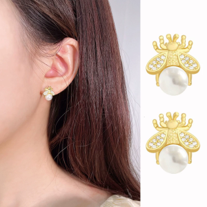 Bee Pearl Pendant Earrings for Women Metal Pearl Dangle Drop Earring Chic Bee Earrings for Party Wedding Dating