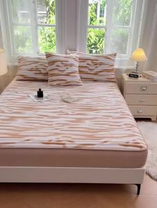 Flannel Bed Sheet Flannel Bed Cover Milk Flannel Rabbit Plush Bed Sheet