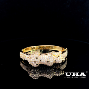 V614 Vòng tay nữ đính đá sáng lấp lánh UHA