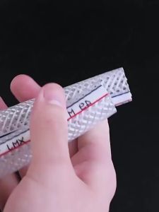 ที่กัดฟันเสริมใยไฟเบอร์พีวีซีน้ำตาข่ายถักสายยางพลาสติกผิวงูน้ำประปาตาข่ายพีวีซีล้างรถและรดน้ำ