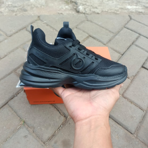 SEPATU KIDS SCHOOL SEPATU SEKOLAH ANAK FULL BLACK SEPATU OLAHRAGA RUNNING JOGING ANAK LAKI LAKI ANAK PEREMPUAN