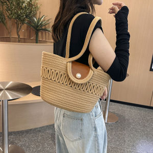 Wulove  คอลเล็คชั่นใหม่พร้อมส่ง กระเป๋าสะพายแฟชั่น งานไทย ดีไซน์สวย  ดูมีความย้อนยุค ดีเทลงานสานให้วามเป็นไทย ประดับกระดุมมุกยิ่งเพิ่มกิมมิคให้กับเป๋าดูมีอะไรมากขึ้น พร้อมส่ง 2 สี กดสั่งได้เลย