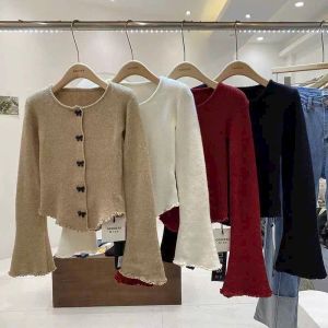 🔥[C372] Áo len nữ Montoghi dệt kim phối NÚT HÌNH NƠ tay dài loe VIỀN BÈO sang trọng - Kholenqc