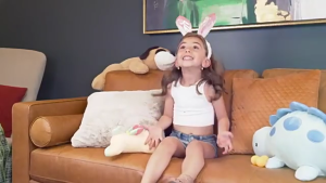 ของเล่นเด็กที่มีความยืดหยุ่นใต้โซฟาตัวป้องกันที่ป้องกันเฟอร์นิเจอร์ยืดหยุ่นได้มีสิ่งกีดขวางใต้เตียง