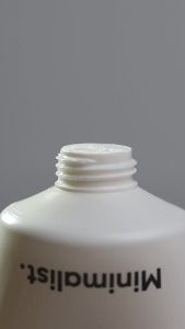 Minimalist Dry Skin Face Moisturizer  24 Hour Hydration  5% Marula Oil with Hyaluronic Acid & Vitamin E for Deep Nourishment & Hydration