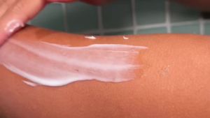 Sữa dưỡng thể từ sữa dê Dionis – Dưỡng ẩm cho da khô an toàn cho da nhạy cảm công thức nhẹ không gây nhờn dạng vòi bơm – Hương thơm tươi mát dung tích 85 oz.