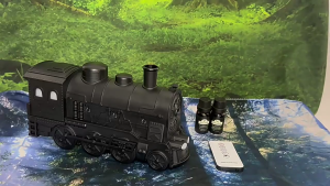 Small Container Styled Desktop Humidifier Small Space Air Hydrations with Fashion Train Look Plastic Texture for Room