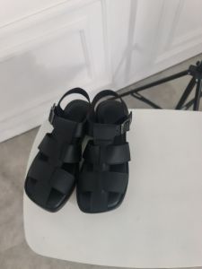 Leora Veddira - Bloomberg - Sepatu Sandal Big Size Jumbo - BIG SIZE JUMBO - BS Sepatu Sandal - SANDAL BIG SIZE JUMBO - Sepatu Big Size Jumbo - Sandal Big Size Jumbo Wanita - Sendal Dewasa Perempuan