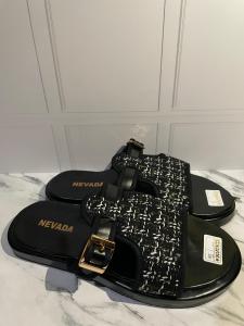 sandal flat kekinian -sandal teplek wanita terbaru 2024