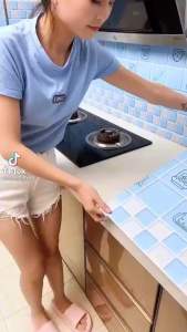 Cuộn Giấy Hoa Văn Dán Tường Nhà Bếp Chống Thấm Dầu Mỡ Dễ Dàng Lau Chùi Đẹp Mắt Sạch Sẽ