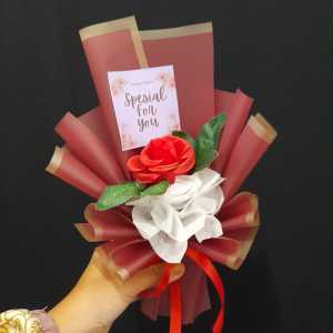 Hand buket -buket bunga mawar satu tangkai hadiah ultahsovenir hadiah