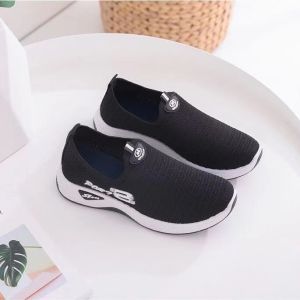 LH.shoess รองเท้าผ้าใบแฟชั่นเก๋ๆของผู้หญิง สวมใส่สบาย ราคาเบาหวิว