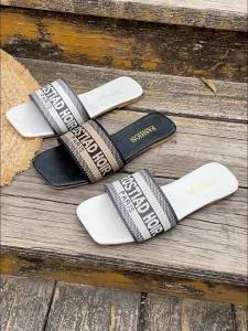[Free Shipping] WomenS Summer 2026 New Fashionable Outdoor Beach Non-Slip Embroidered Slide Sandals
