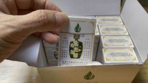 Dầu gió Hoa trà (nhượng quyền Hong Kong) Camellia Oil loại 3.5ml (02 chai) thơm quyến rũ thông mũi hỗ trợ hết say sóng tàu xe công thức cổ truyền| Lưu hương lâu diệt khuẩn|Thoa ngoài da khẩu trang|Dầu trắng|Dầu xanh|Ms:001