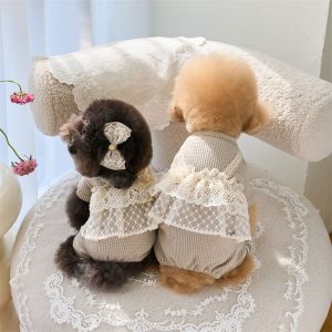 GBDSVD ลูกไม้วาฟเฟิล ชุดจั๊มสูทฤดูใบไม้ผลิและฤดูร้อนสำหรับสัตว์เลี้ยง ระบายอากาศได้ดี สายเดี่ยวลูกไม้ โค้ตสัตว์เลี้ยงสี่ขา แฟชั่น นุ่มนวล ชุดแมว ลูกสุนัข