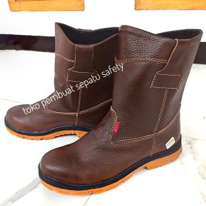 Sepatu Safety Boot Kult Sapi Asli  KTerlaris Alas Besi Tahan Tusukan Sol Karet Terbaik Berkualitas Ujung Besi Keselamatan Kerja Proyek Pabrik Batu Bara TAmbang Kelapa Sawit Sepatu Touring Pln  Sepatu Kerja Pria Wanita