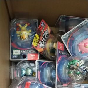 POKEMON COLLECTIBLES | TOMMY TAKARA