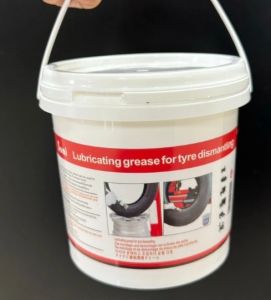 ไขปลาวาฬ ทาขอบยาง ครีมทาขอบยาง สารทายาง ไขปลาวาฬ ทาขอบยาง น้ำยาทาขอบยาง ไขทาขอบยาง ขนาด 1 กิโลกรัม สินค้าพร้อมส่งในไทย