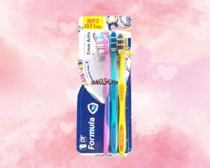 Sikat gigi Formula CROSS ACTIVE isi 3