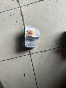 Đèn xi nhan hông cửa xe tải ISUZU 210 đèn xi nhan hông cửa ISUZU hàng đẹp hàng thay thế giá 1 cái.