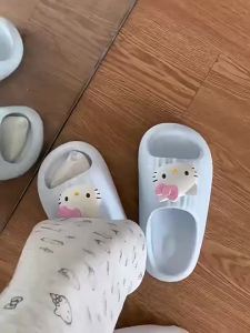 Cute Cartoon Kt Cat WomenS Summer 2026 New Indoor And Outdoor Soft Sole EVA Non-Slip Sandals