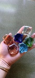 Sỏi thủy tinh nhiều màu nhiều mẫu trang trí decor bể cá