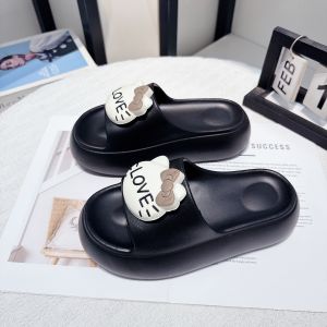 [Free Shipping] Stylish thick-soled slippers for women suitable for both indoor and outdoor wear in summer featuring a cute cat design soft soles and non-slip features perfect for the bathroom