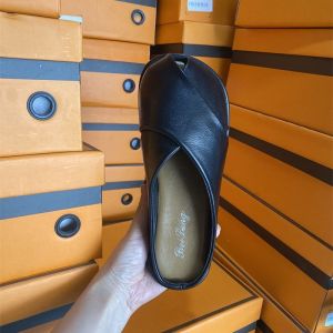 [Free Shipping] Thick-Soled Closed-Toe Mules For Women Summer Outdoor Wear 2025 New Model Flat Slip-On Sandals For Women With Open Toe Design